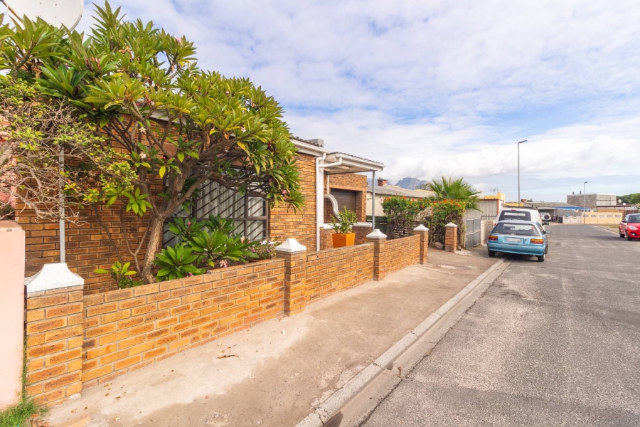 3 Bedroom Property for Sale in Bridgetown Western Cape